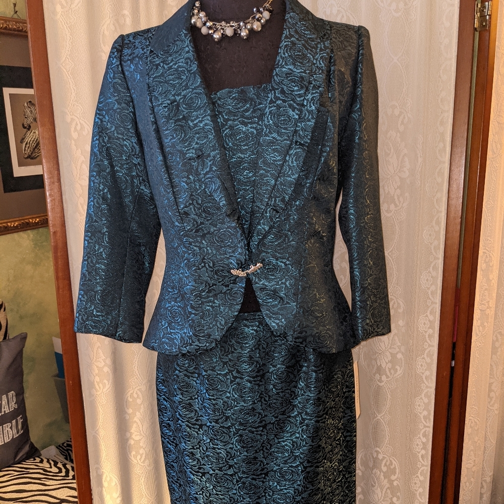 Two piece Nicolette suit made of brocade fabric